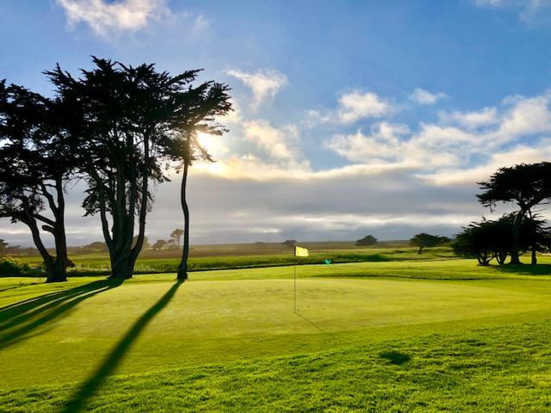 18th green, looking west towarards the sea (Photo submitted by Gremlingolfer on 06/03/2019)
