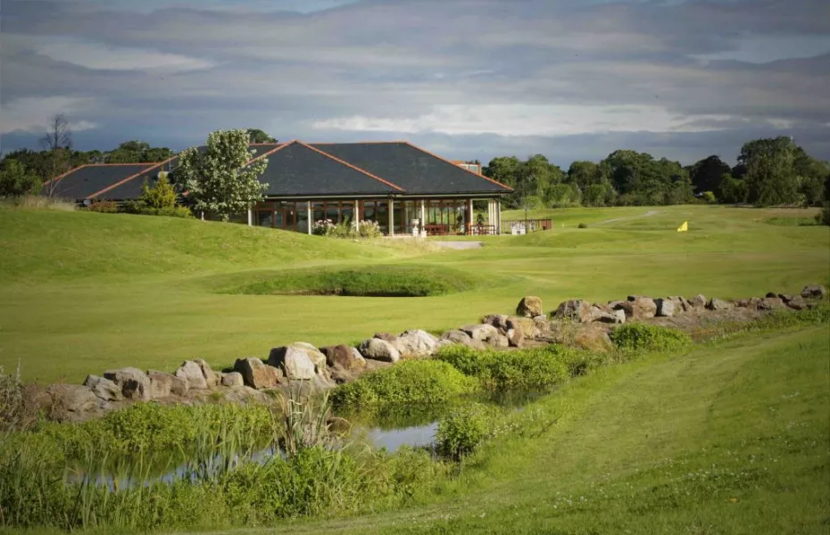 Oaks of Mollington clubhouse