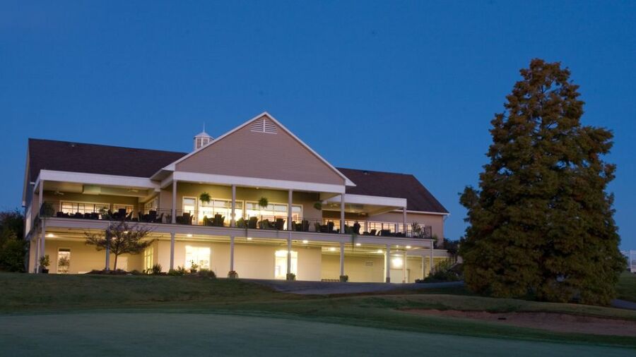 Oak Meadow CC: Clubhouse