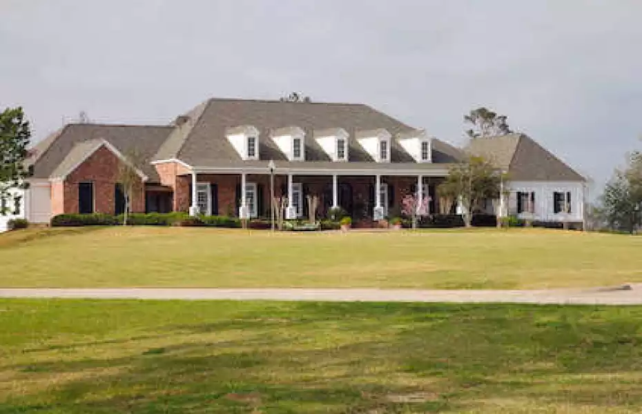 Gray Plantation: Clubhouse