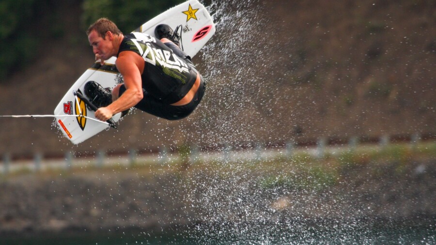 Gozzer Ranch Golf and Lake Club - wakeboarding