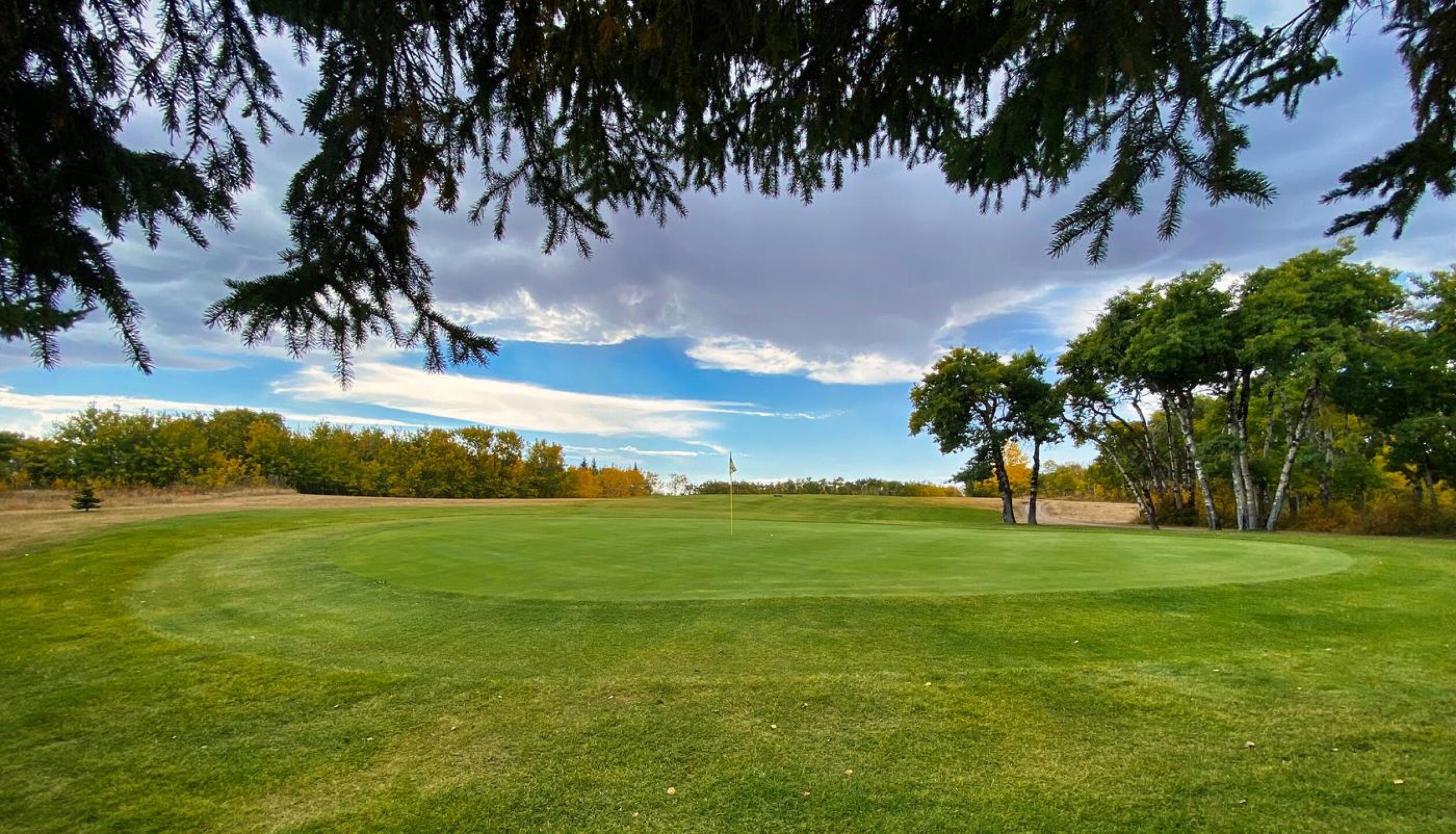 Edgerton Community Golf Course, Hole 1, Par 4, 374 yds (Photo submitted by DYakimec on 10/04/2022)