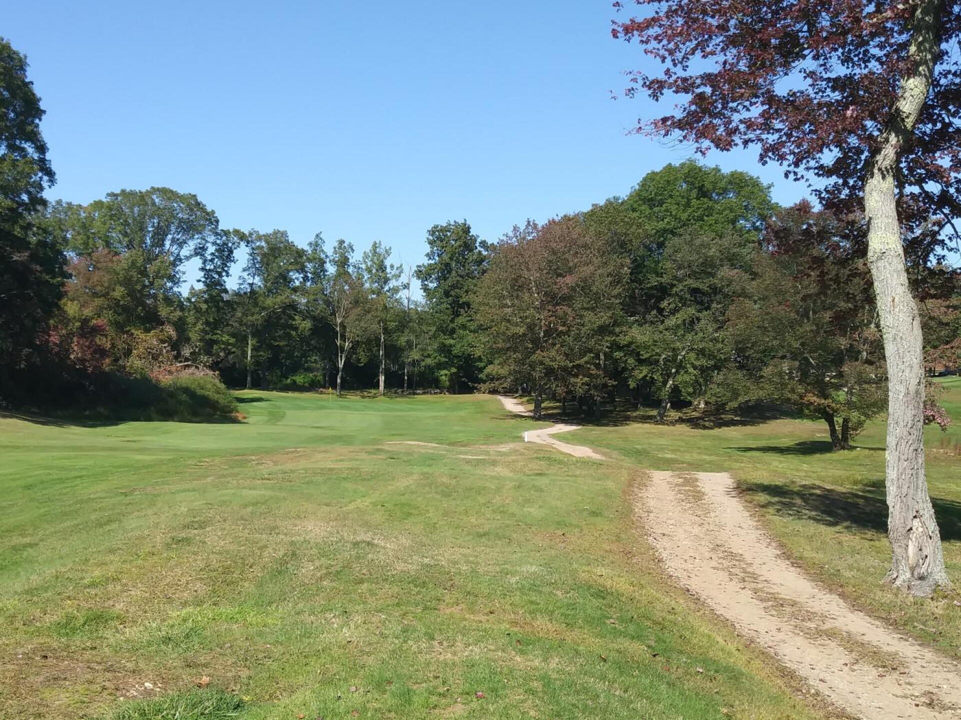 View of approach into green 18, from rough. (Photo submitted by AptlyLinked on 09/22/2019)