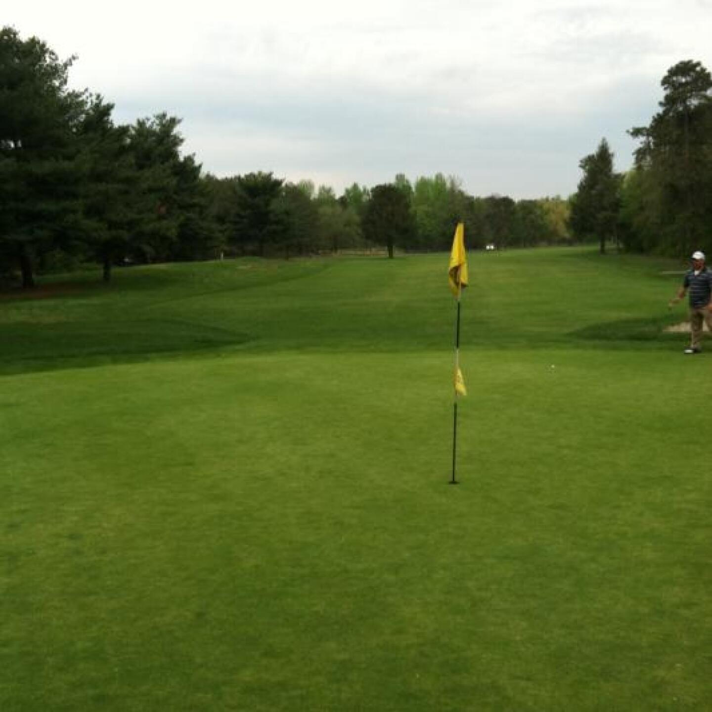 Hole #1 (Photo submitted by DixeTinCup on 05/12/2013)