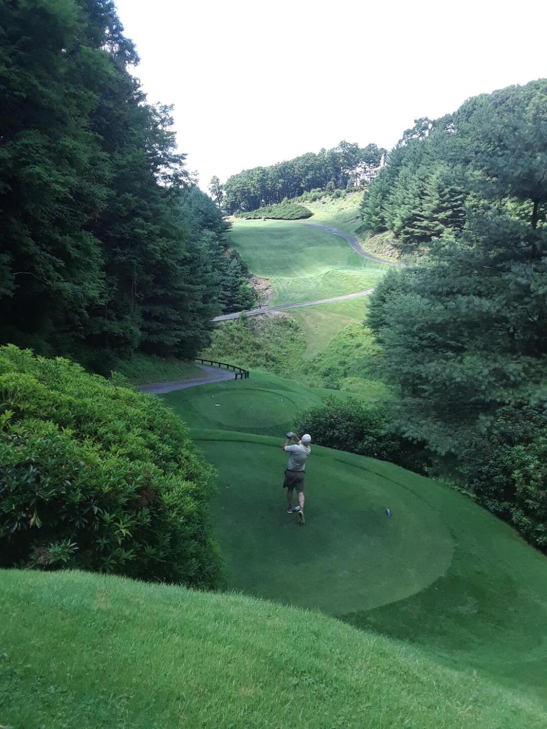 John Huston teeing off on the 13th (Photo submitted by ndabunka on 07/04/2018)