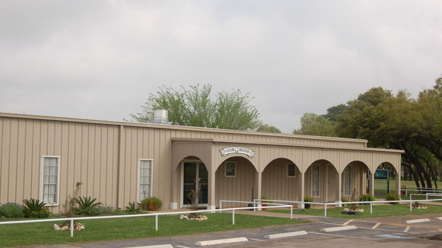 Giddings CC: Clubhouse
