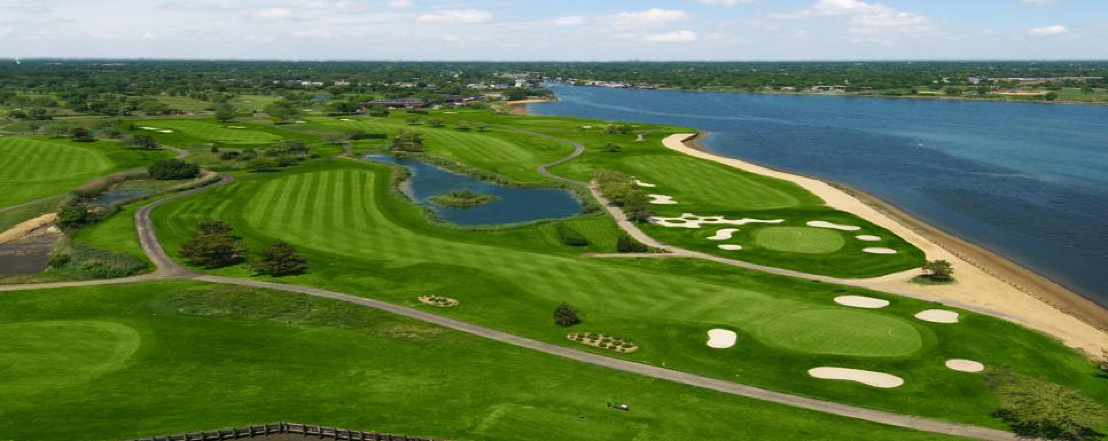 Short Par 4 along the water depending on the wind it can play easy or will drive you crazy! (Photo submitted by booly15 on 07/03/2017)