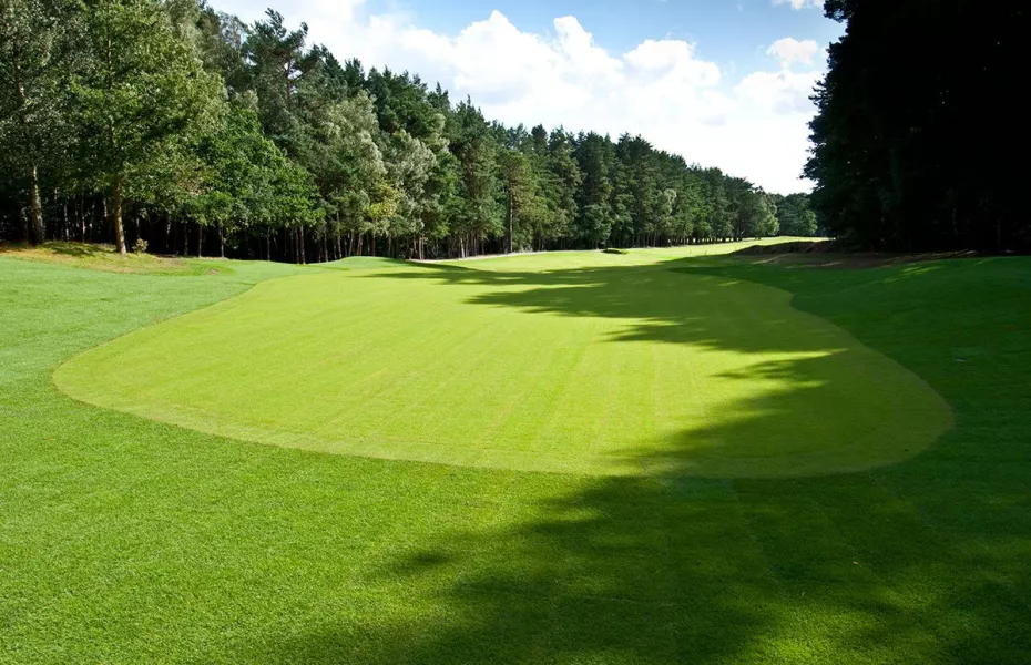 Wentworth Golf Club - West: #13
