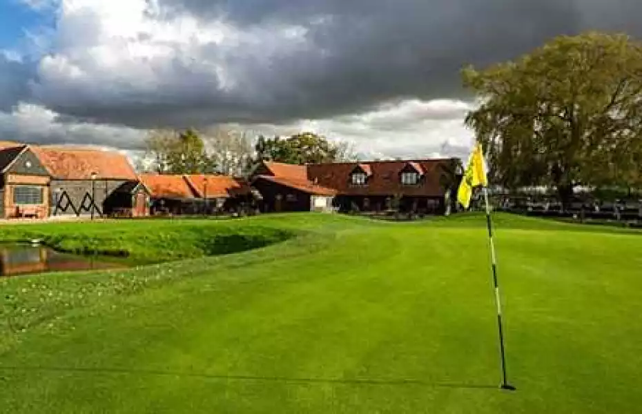 Stapleford Abbotts GC: Clubhouse