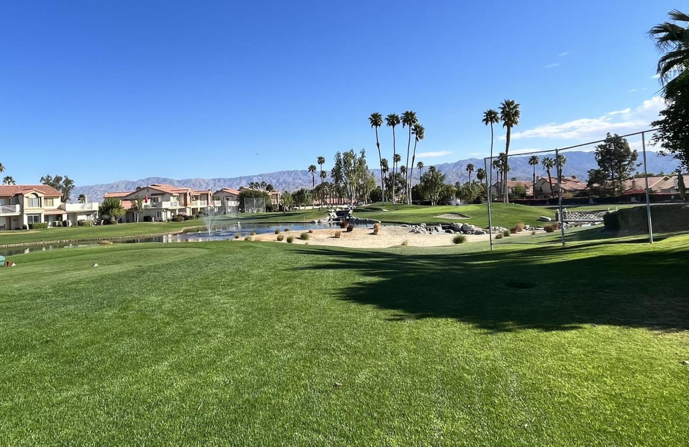 By hole number 1 (Photo submitted by Virna12 on 04/26/2022)