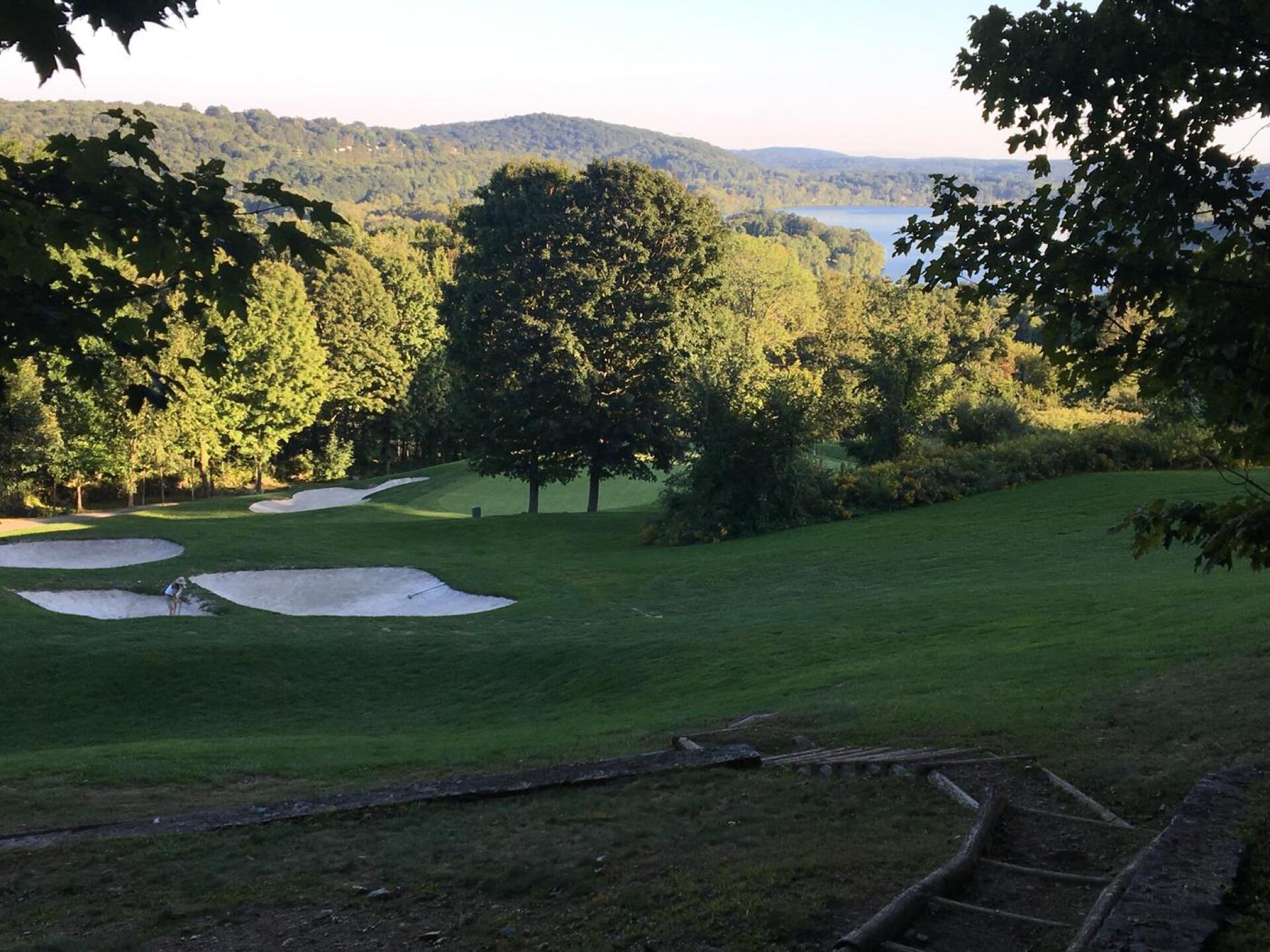 notice the steps to the green (Photo submitted by jymbo53 on 09/17/2018)