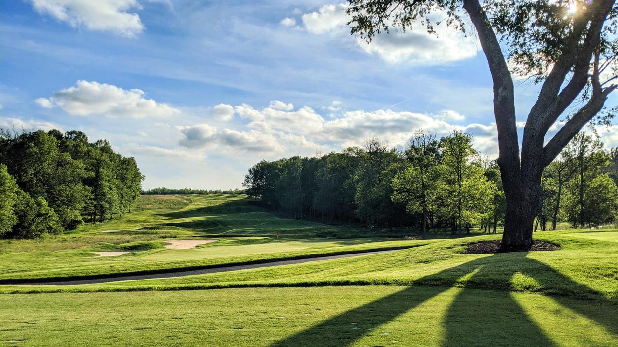 The par-4 6th (Photo submitted by Back9Ben on 05/27/2020)