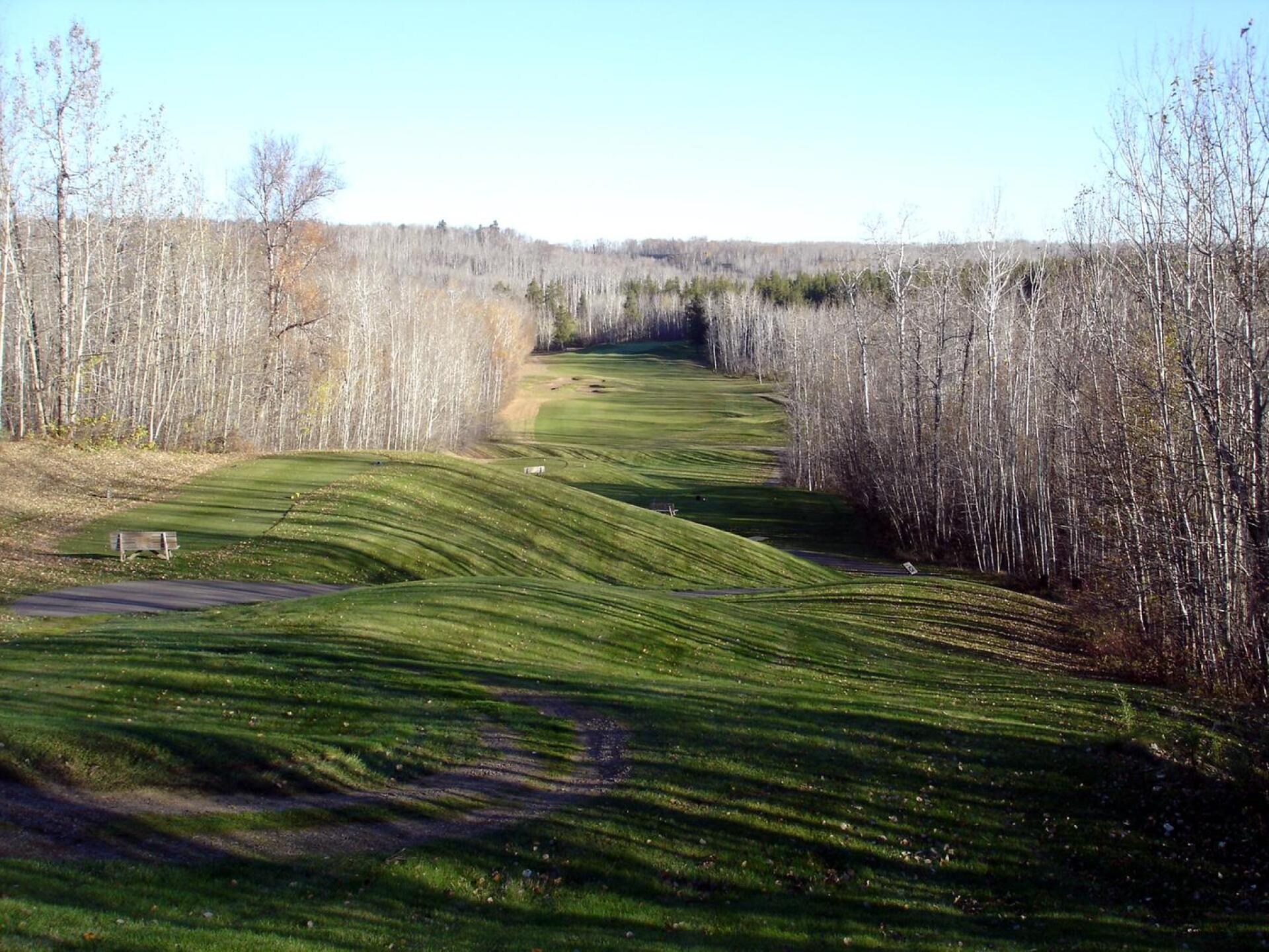 Athabasca G&CC, Hole 1, Par 4, 483 yds (Photo submitted by DYakimec on 10/08/2017)