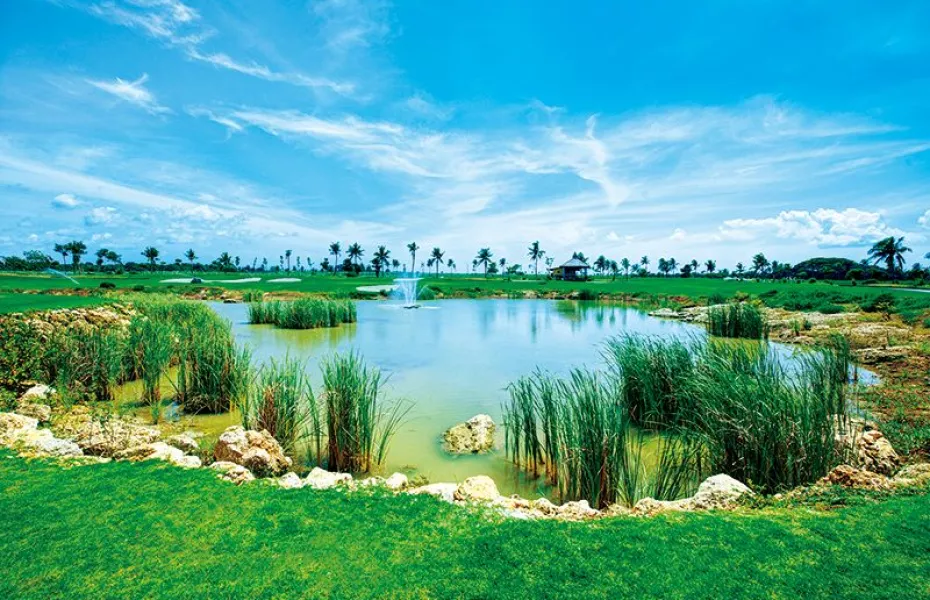 Queen's Island Golf & Village