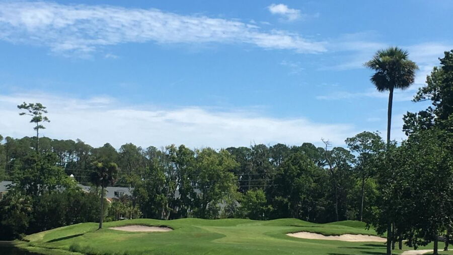 The Oak Bridge Club: 5th tee