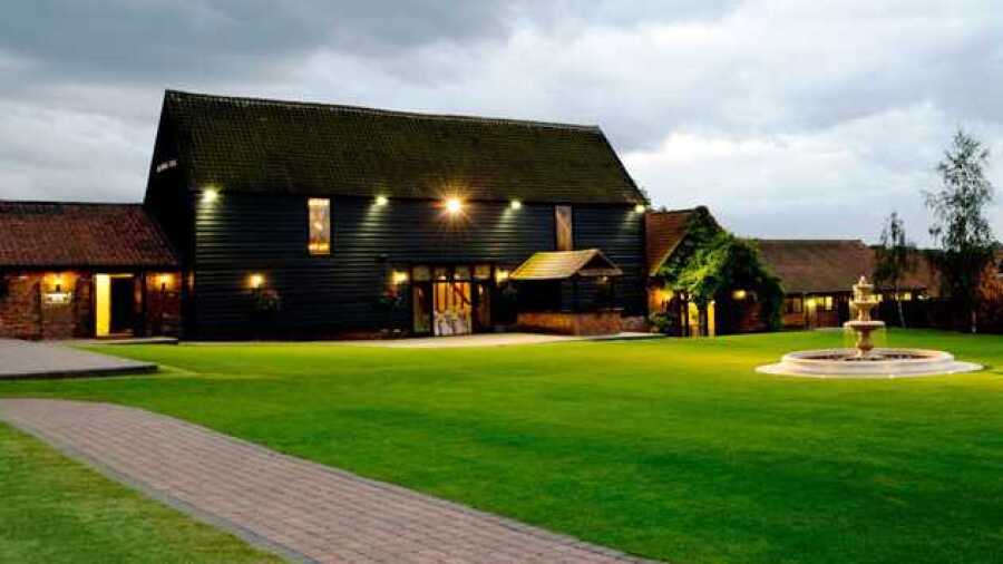 Crondon Park GCC: Clubhouse
