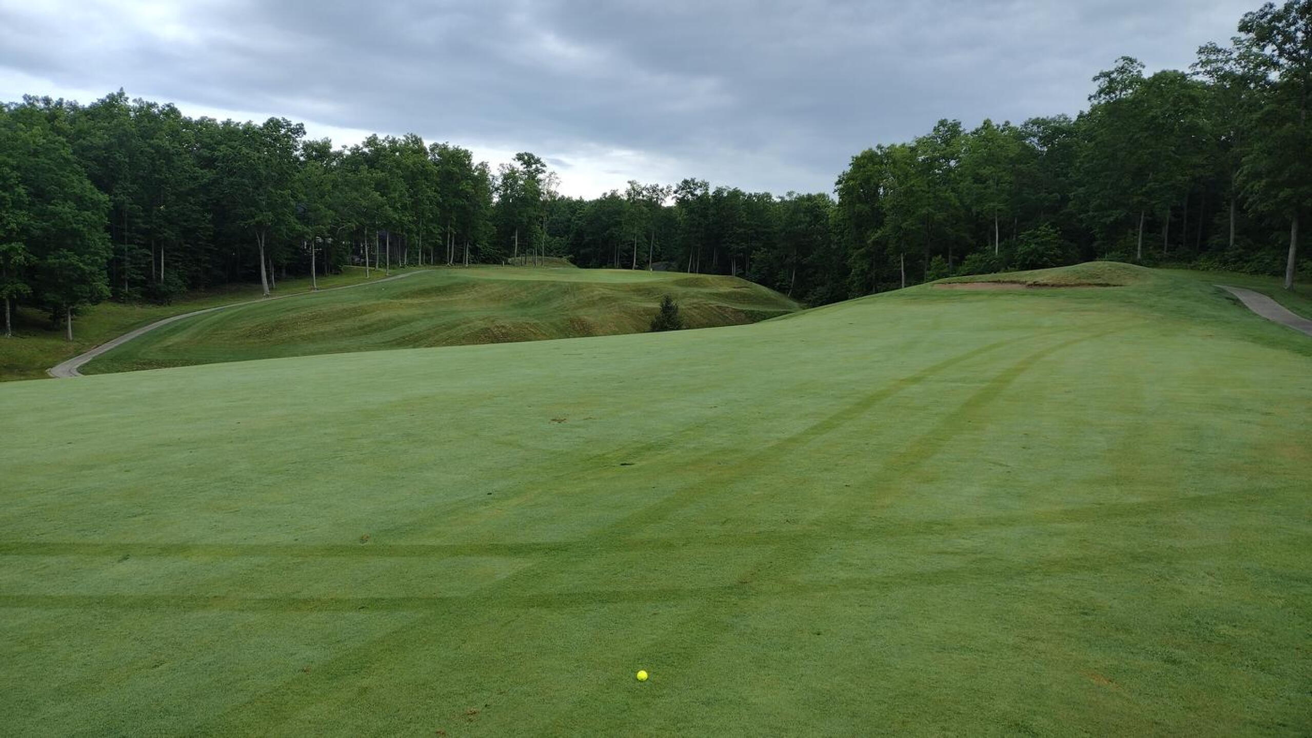 Hole 8 approach (Photo submitted by Heelsideguy on 10/13/2022)