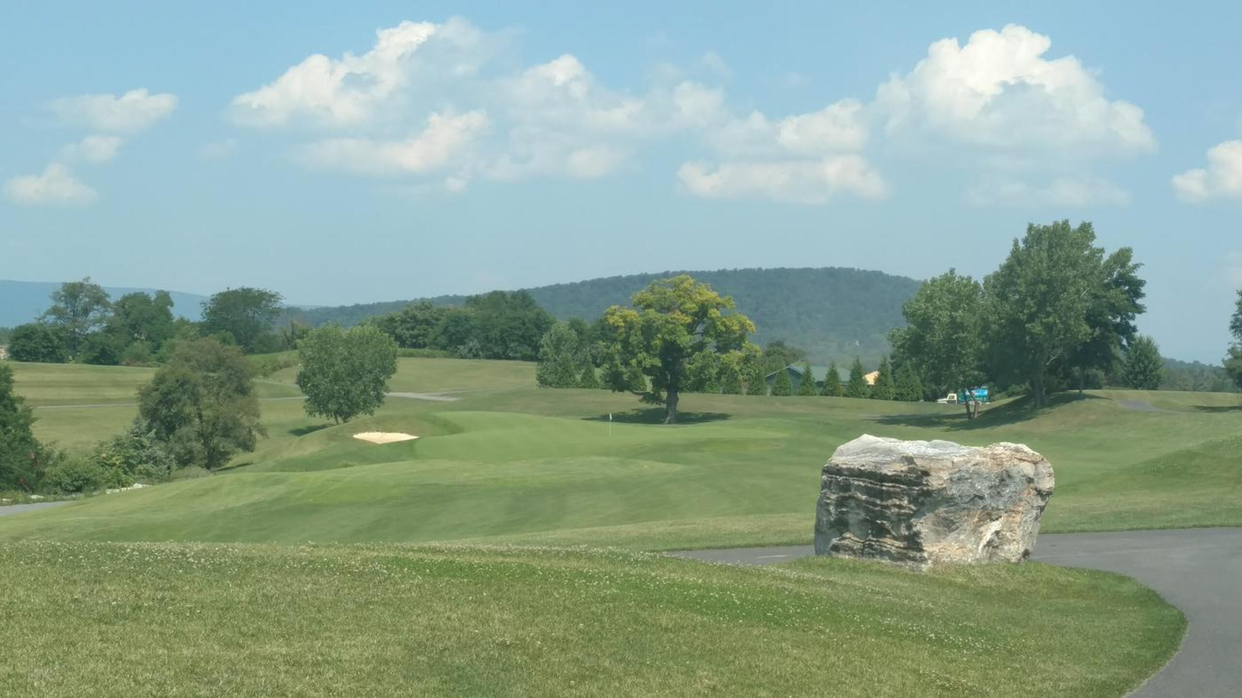 The driveable 16th on Rock is the only par-4 I've scored a 2 on but it's easy to score 6 here too. (Photo submitted by Back9Ben on 07/21/2017)