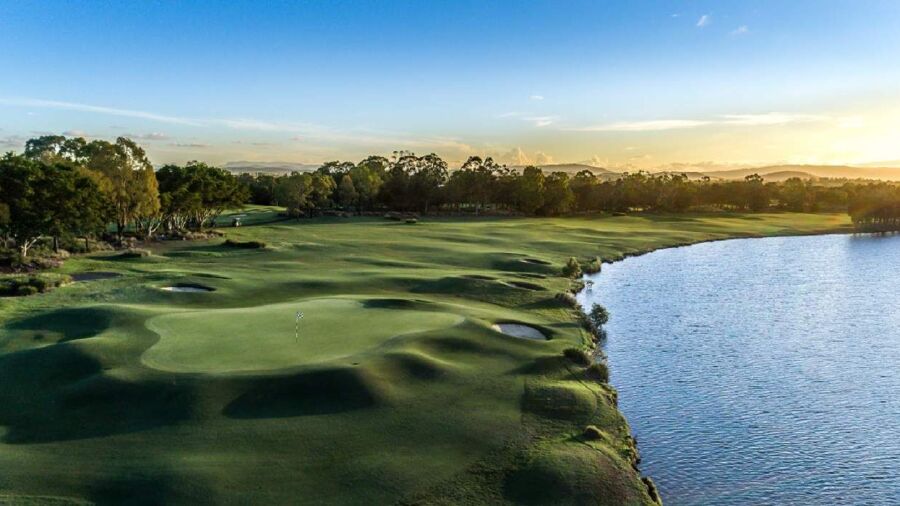 Links Hope Island