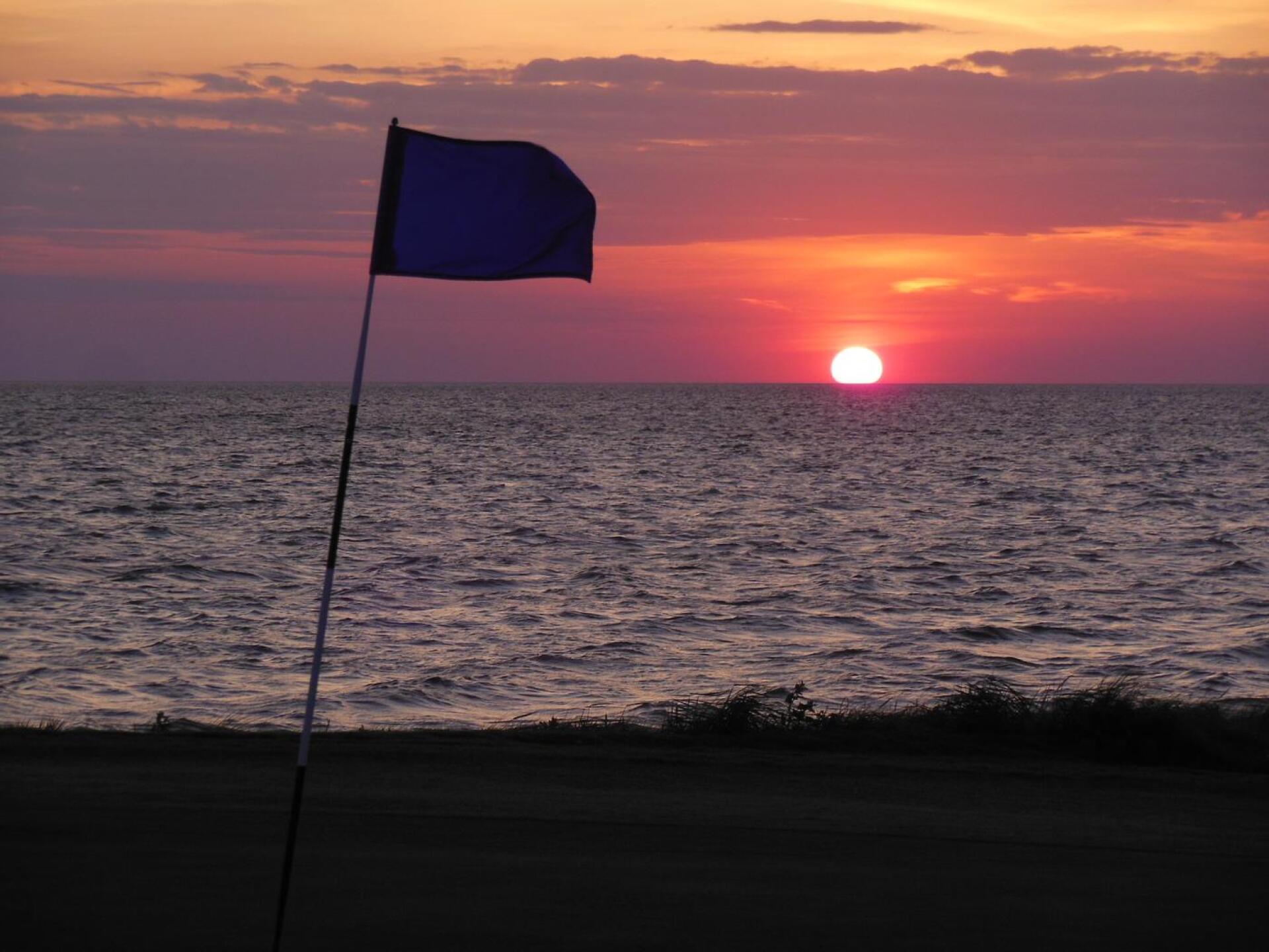 Beautiful Sunsets over the Sound (Photo submitted by u314159368875 on 04/22/2023)