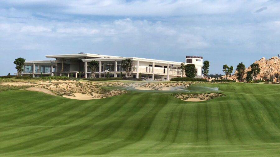 KN Golf Links: Clubhouse