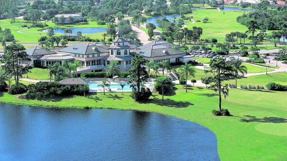 Pelican Pointe GCC: Clubhouse