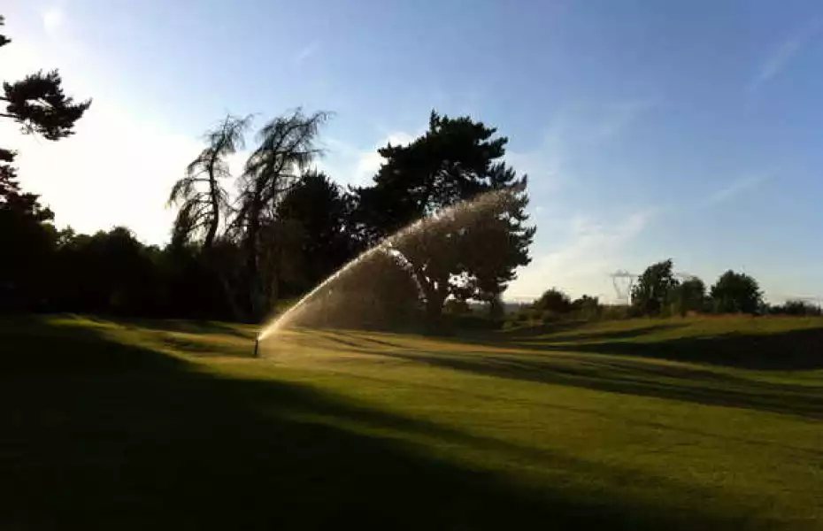 Riverside Golf Centre: #4