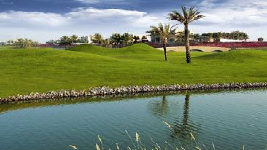 The Address Montgomerie Dubai Golf Resort + Spa: 18th hole