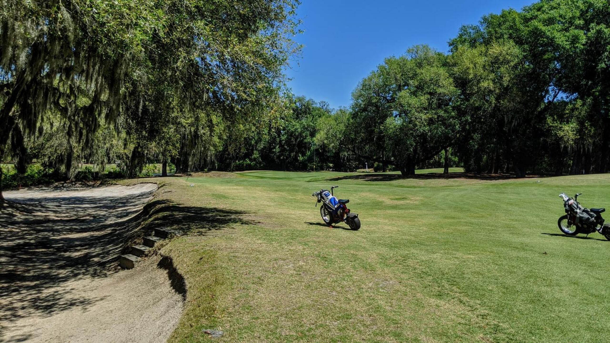 The par-4 7th with Finn cycles! (Photo submitted by Back9Ben on 05/04/2020)