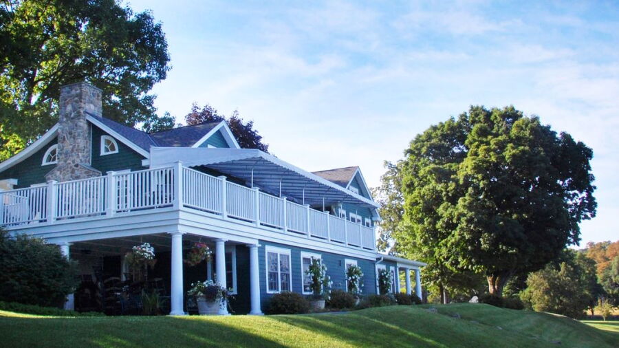 Millbrook Golf & Tennis Club: Clubhouse