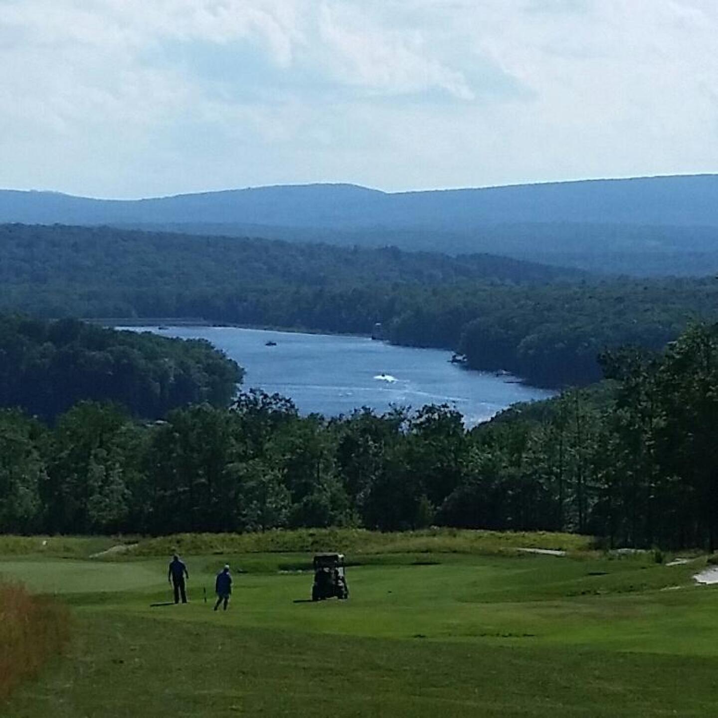 Hole 13 downhill par 5 (Photo submitted by bjenki1 on 07/05/2017)