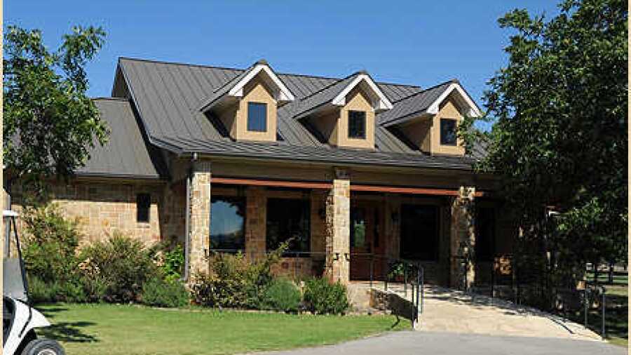 Utopia Golf: Clubhouse
