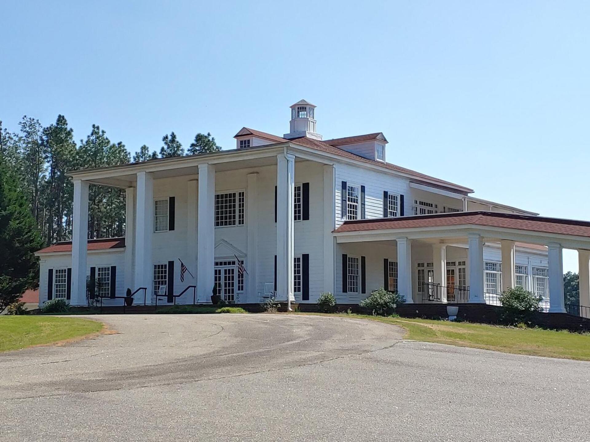 Clubhouse (Photo submitted by Vwx4uJkXiPdYGaPQczi2 on 04/27/2021)