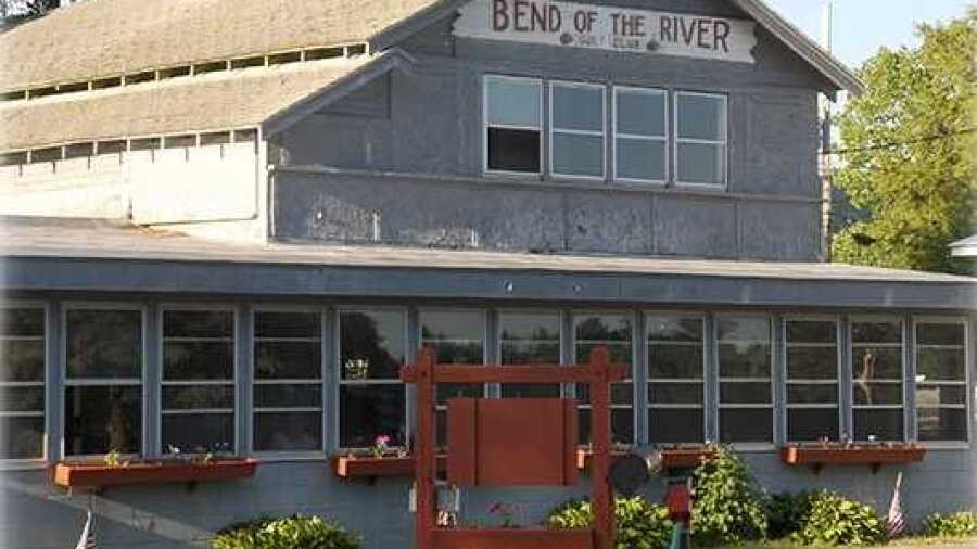 Bend of the River GC: clubhouse