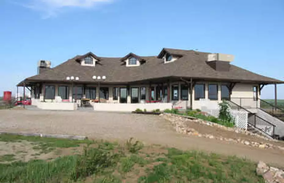 Macklin Lakeview GC: Clubhouse