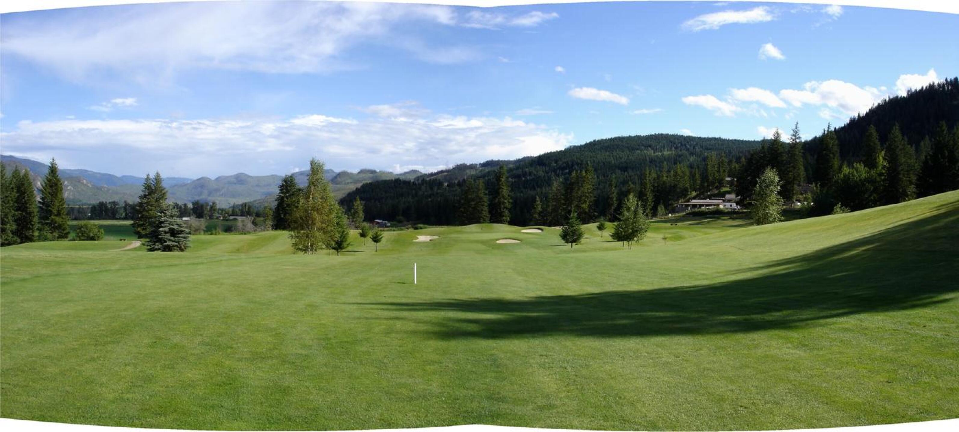 Chinook Cove Golf Course, Hole 9, Par 4, 375 yds (Photo submitted by DYakimec on 06/05/2016)