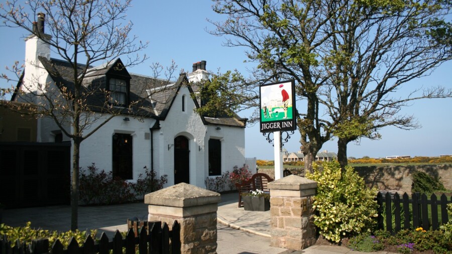 The Old Course in St. Andrews - Jigger Inn