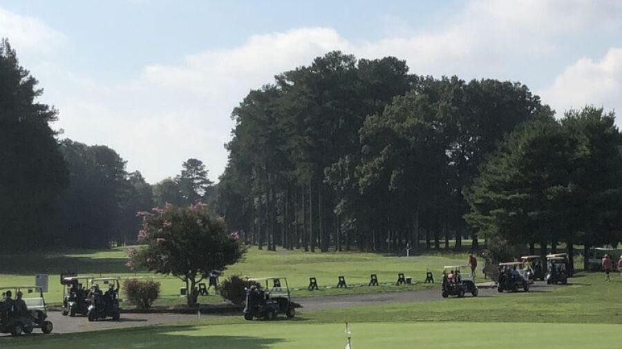 Mulligan's Pointe: Driving range