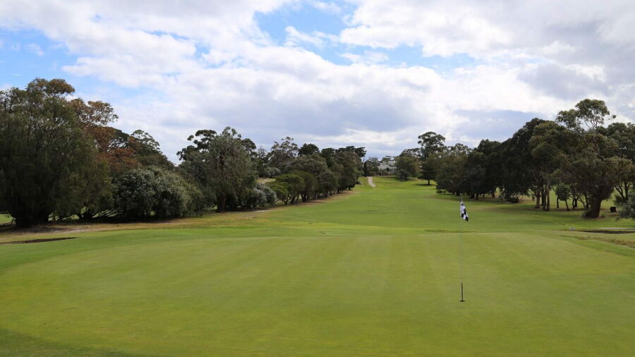 Cheltenham Golf Club: 1st green