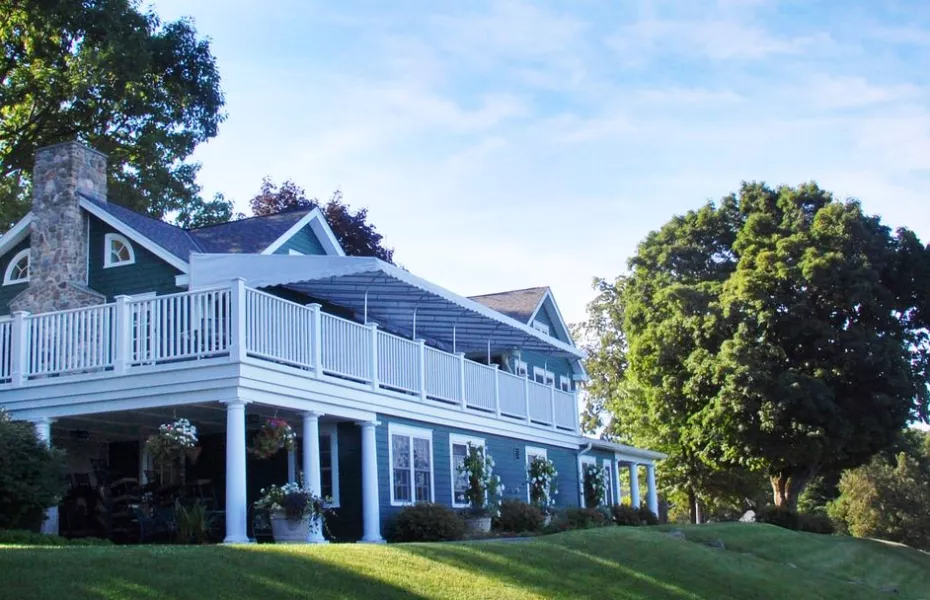 Millbrook Golf & Tennis Club: Clubhouse