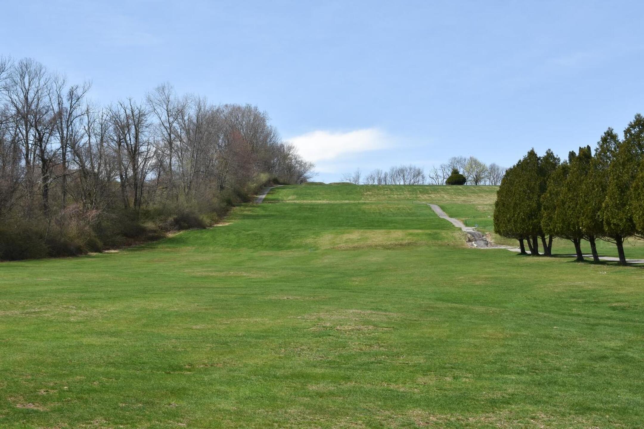 The seventh, seen looking backward. This is among the most unforgiving holes here when you miss the fairway. The drop from the high tee is about 8 stories. (Photo submitted by AptlyLinked on 04/18/2026)
