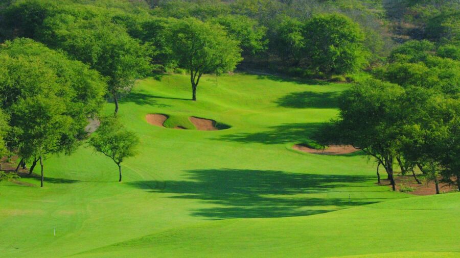 Sand traps at Dunes At Maui Lani