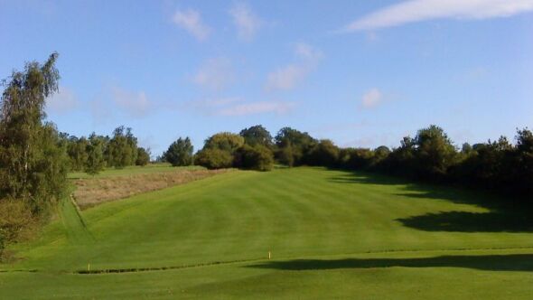 Farnham Park Par-3 GC: #9