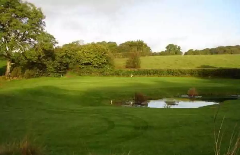 Coed-y-Mwstwr Golf Club: 4th green