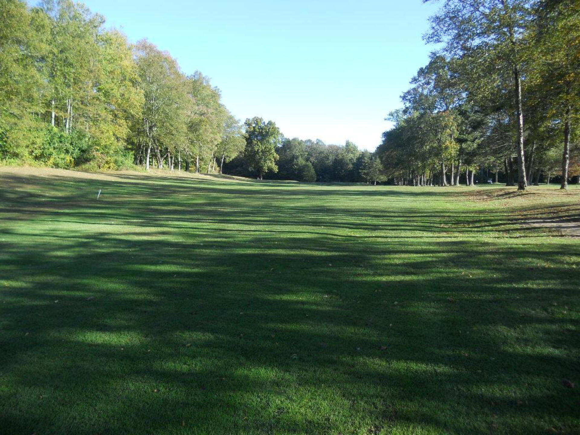 The 16th fairway: view of approach for 2nd shot. (Photo submitted by AptlyLinked on 10/14/2019)