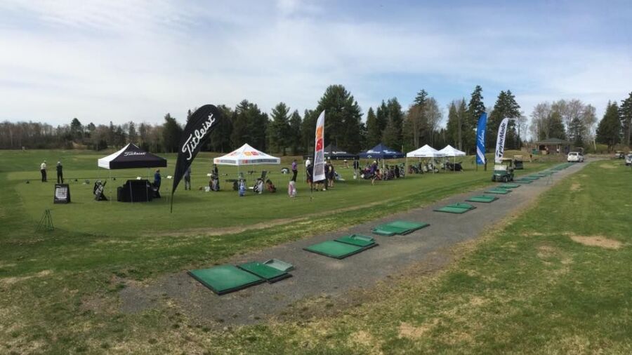 Kingswood Park GC: Driving range