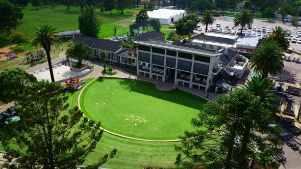 Huddle Park Golf & Recreation: Clubhouse