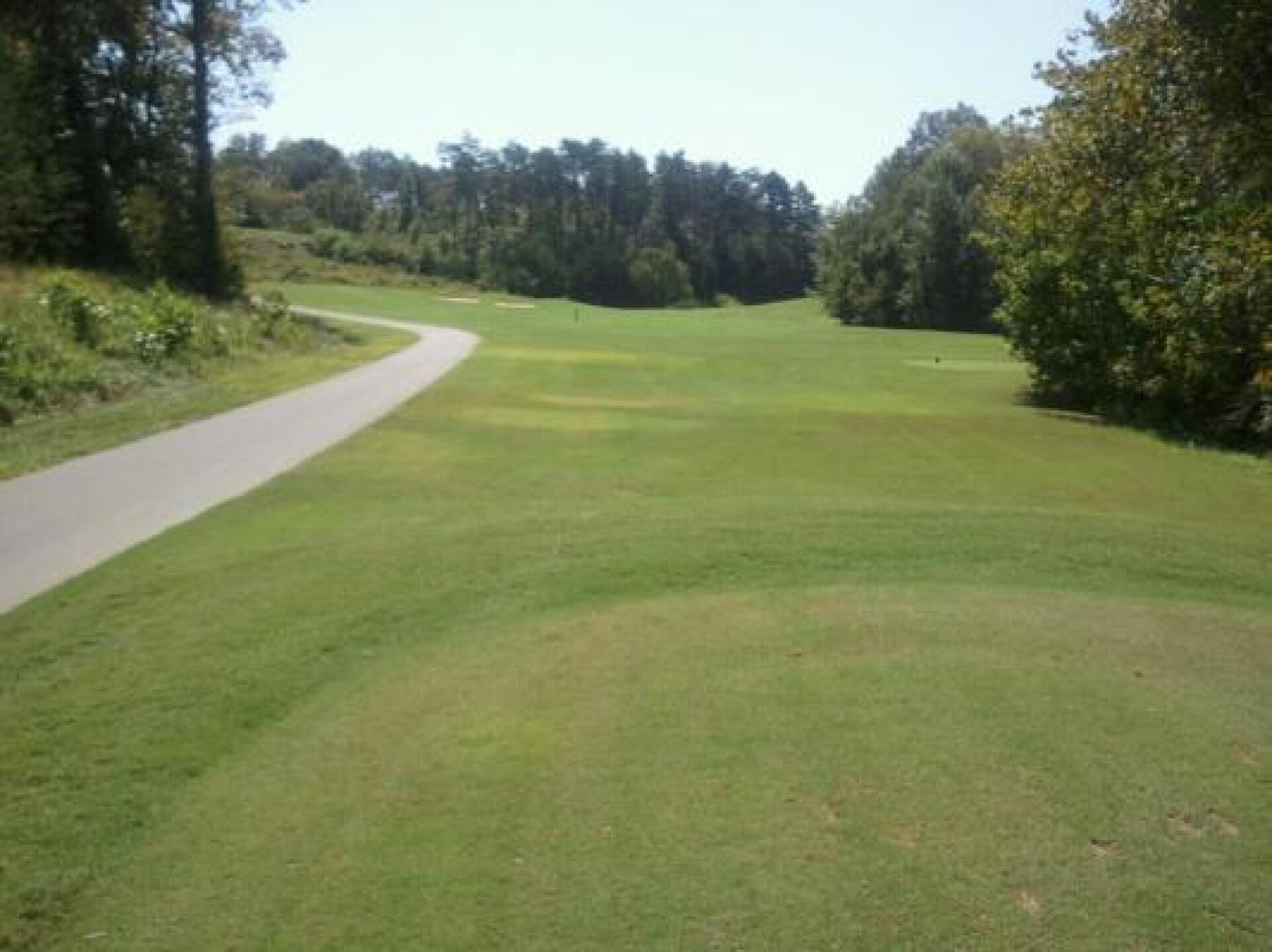 Dogleg left (Photo submitted by rose3597 on 09/24/2012)