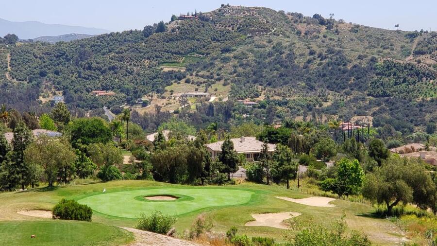 Golf Club of California - bunker in the middle of the green