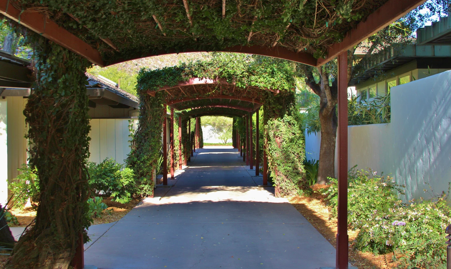 Quail Lodge & Golf Club - walkways 